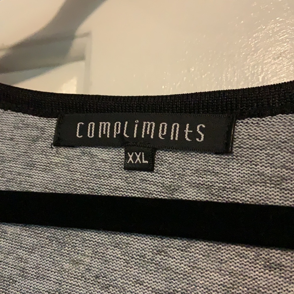 Compliments Top - Picture 2 of 3